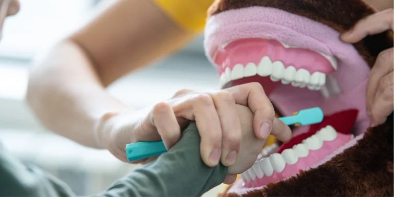 8 Best Ways To Keep Your Teeth Healthy