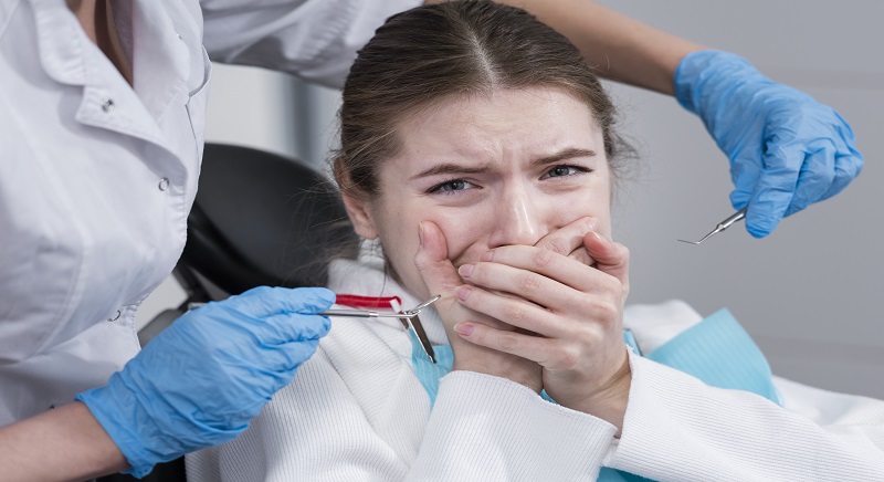 Tooth extraction procedure explained by dentist